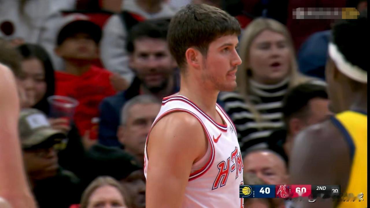 谁能拯救一下火箭新星谢波德的三分球？在今天火箭主场迎战步行者的上半场比赛中，擅长