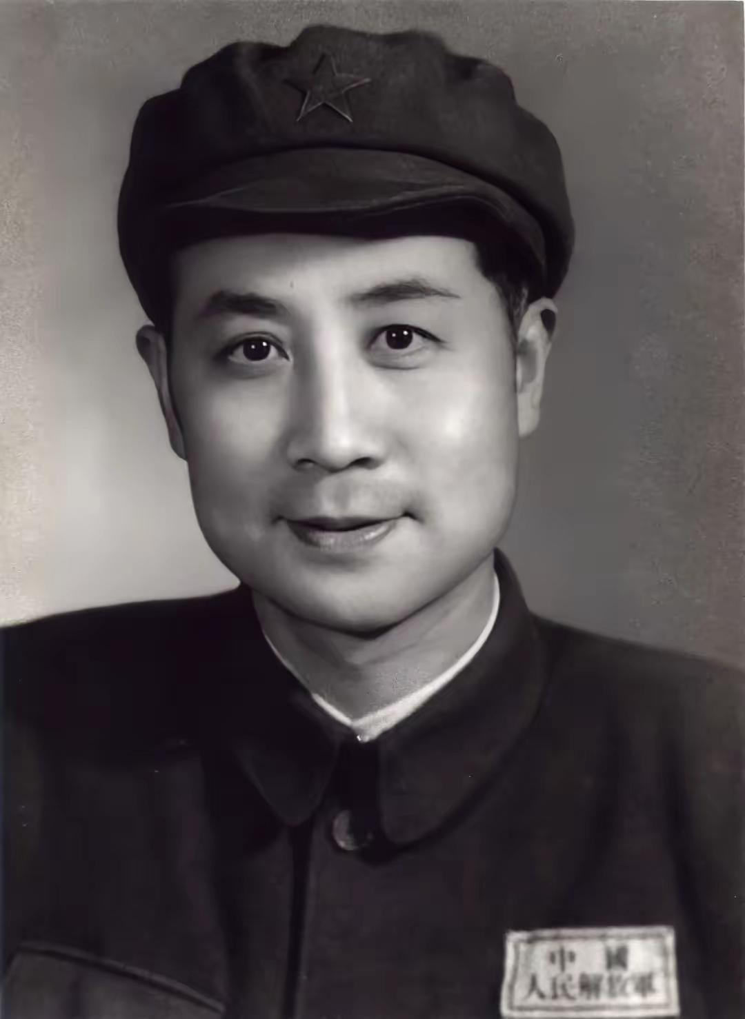 1946年，特务向戴笠揭发李时雨，说他极有可能是“地下党”。谁知，戴笠非但没有生