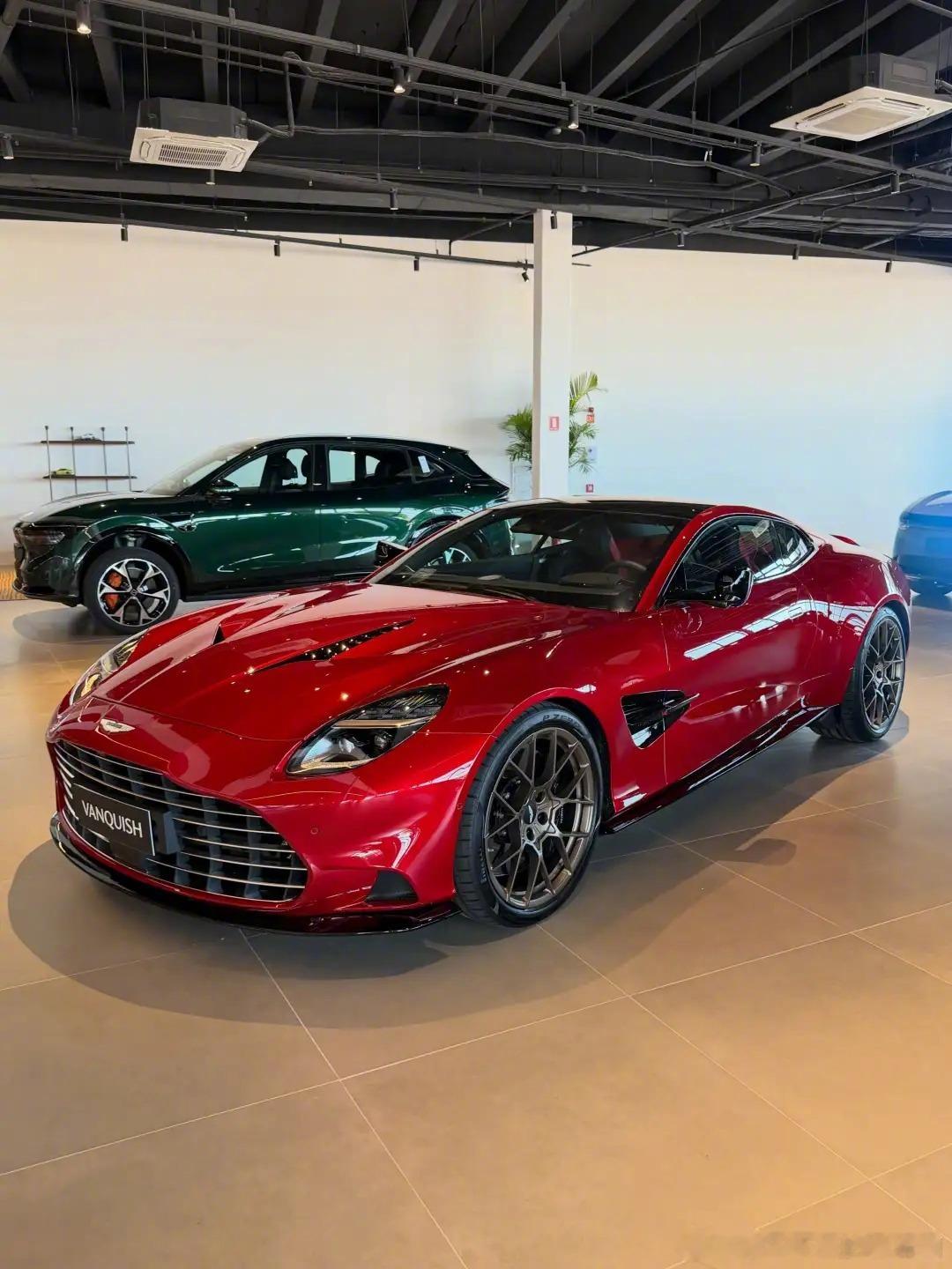 阿斯顿·马丁Vanquish，5.2LV12双涡轮，835马力，1000N·m