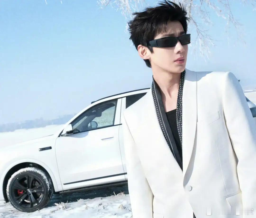 刘大锤说白敬亭住联排别墅娱乐圈的陈年恋情，总能在狗仔的直播间里翻出新热度。近日，