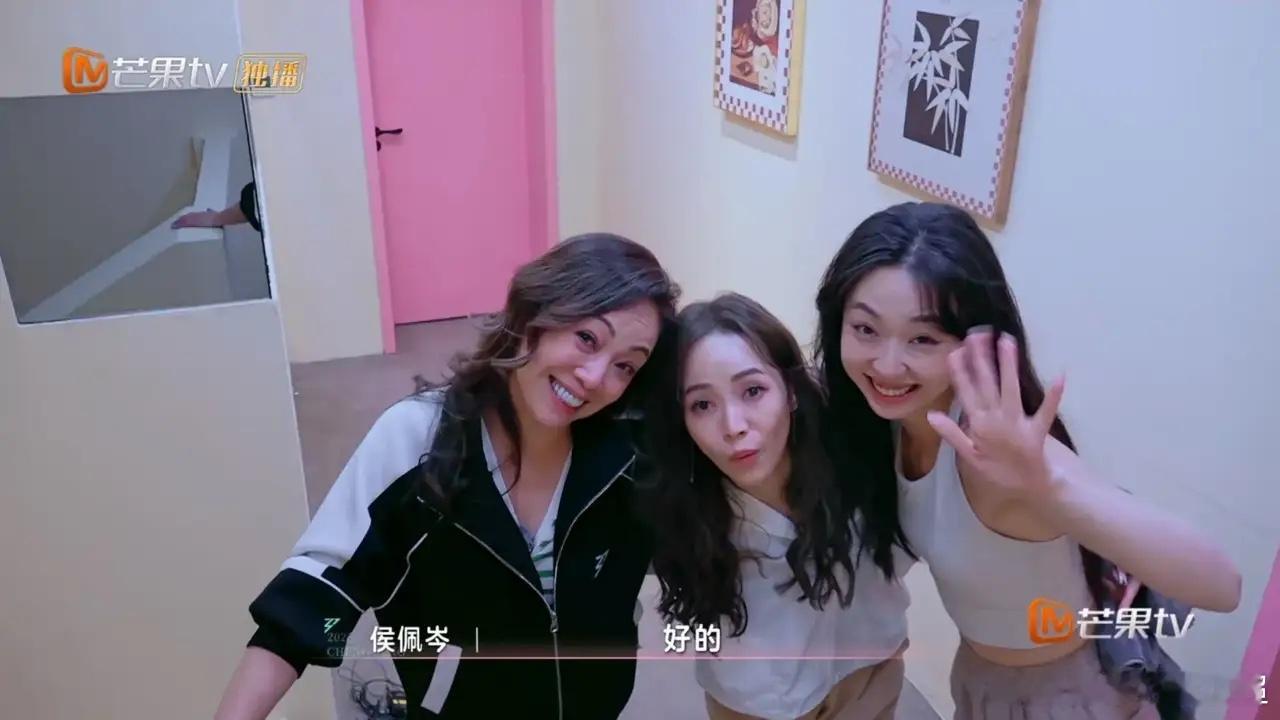 侯佩岑这么好的人，为什么有人会觉得假呢？浪姐第一季复活赛时，阿朵和孟佳竞选队长。