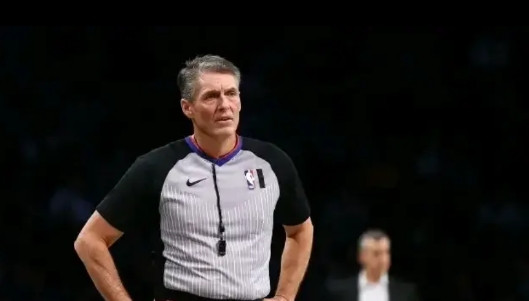 国人是越来越懂NBA了，得知今天的裁判是福斯特后，大家都知道肖华是想让雷霆赢了。