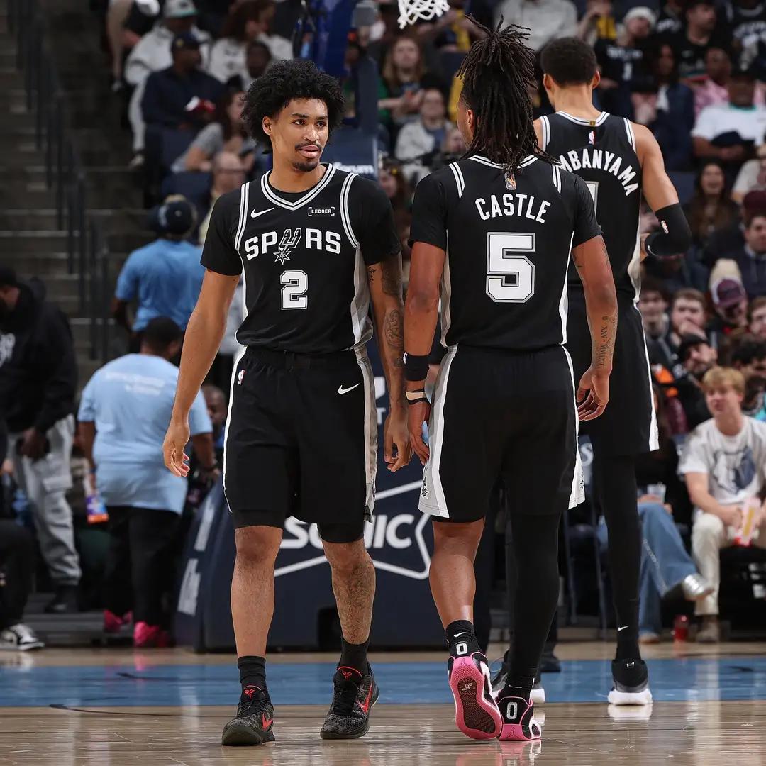 本赛季的马刺队和活塞队表现特别突出，马刺队西部第二、活塞队、东部第一。...