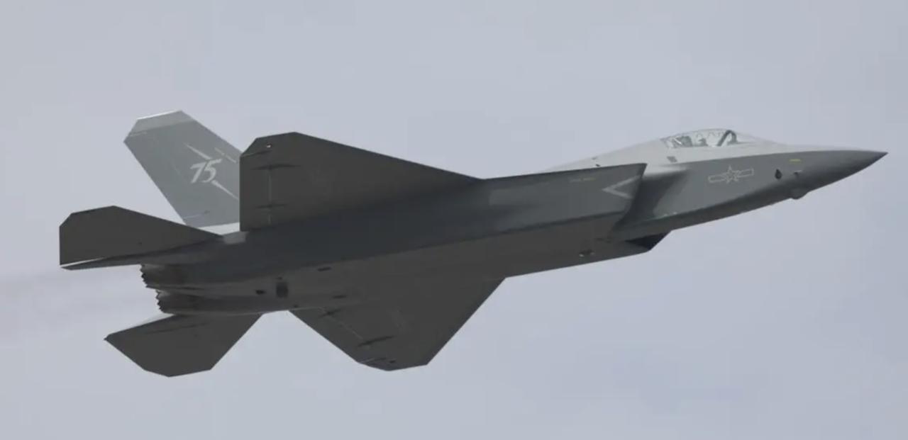 400架重型五代机、800架重型四代机、70架预警机，全球第一空军浮出水面当看