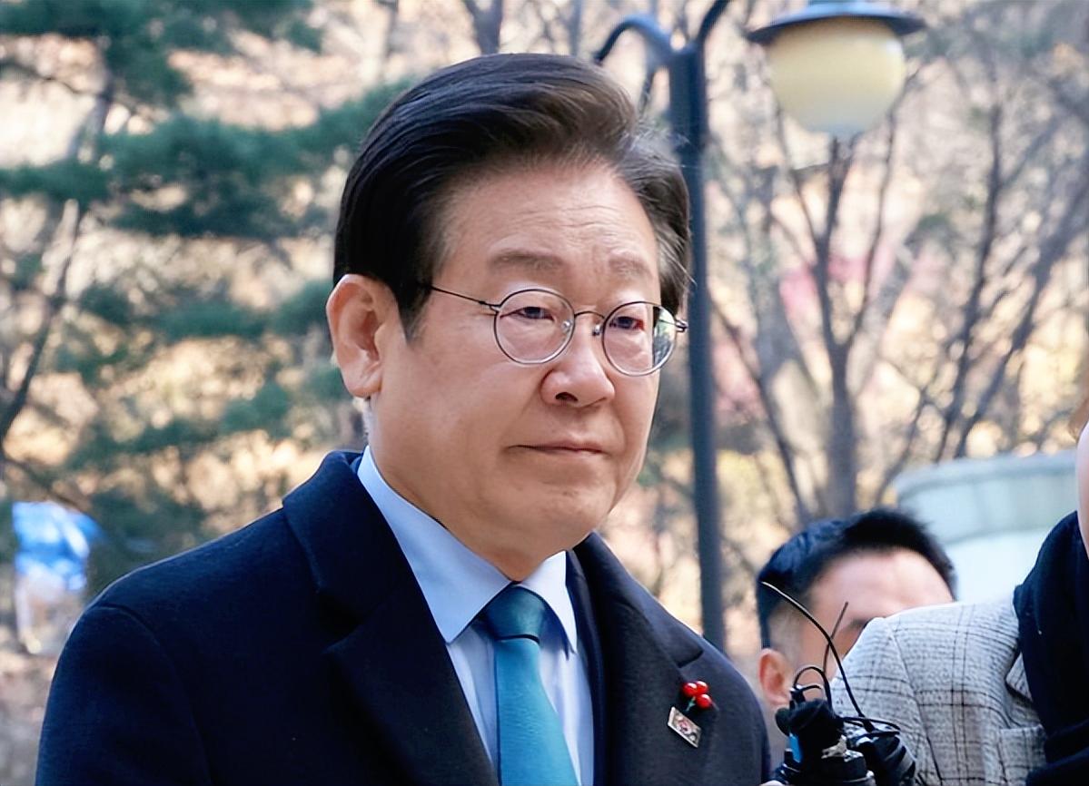 怪不得韩国总统李在明公开诉苦说睡不着，上任8个多月，前阵子还凭着65%的高支持率