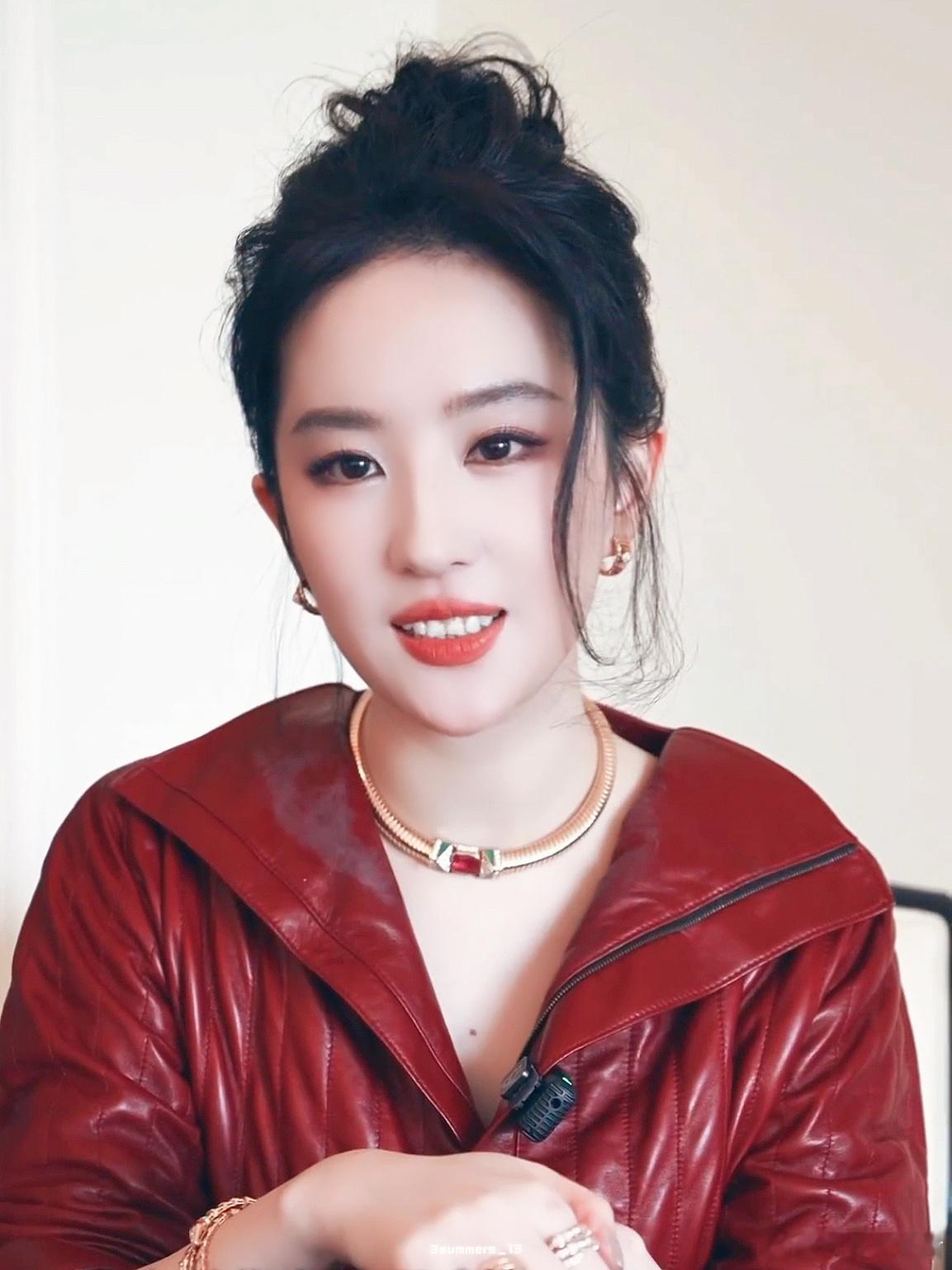 刘亦菲平时喜欢看动画片刘亦菲VogueWorld采访刘亦菲​​​