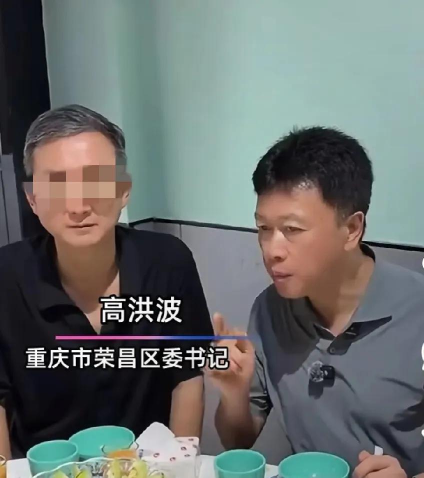 重庆荣昌区委书记下馆子带头消费引发网友热议。有网友说厅级干部月工资才6000来块