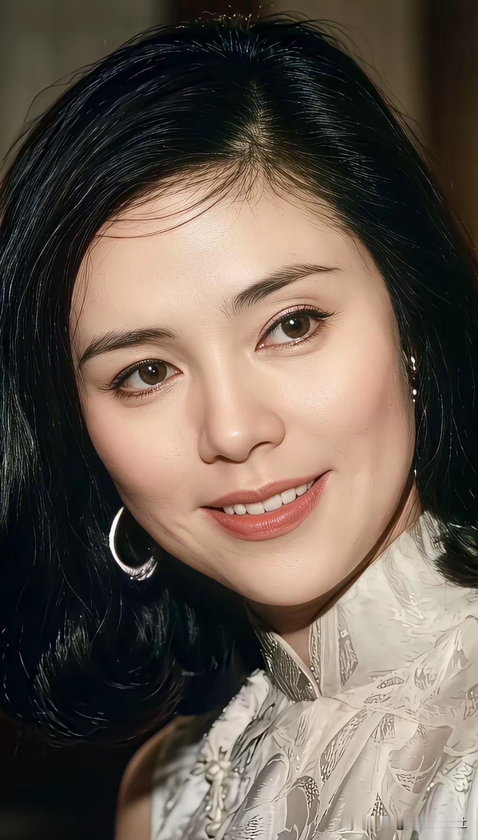 不愧是琼瑶女郎，年轻时候归亚蕾的容貌还真的是好看的。在很多观众心目中，归亚蕾给人