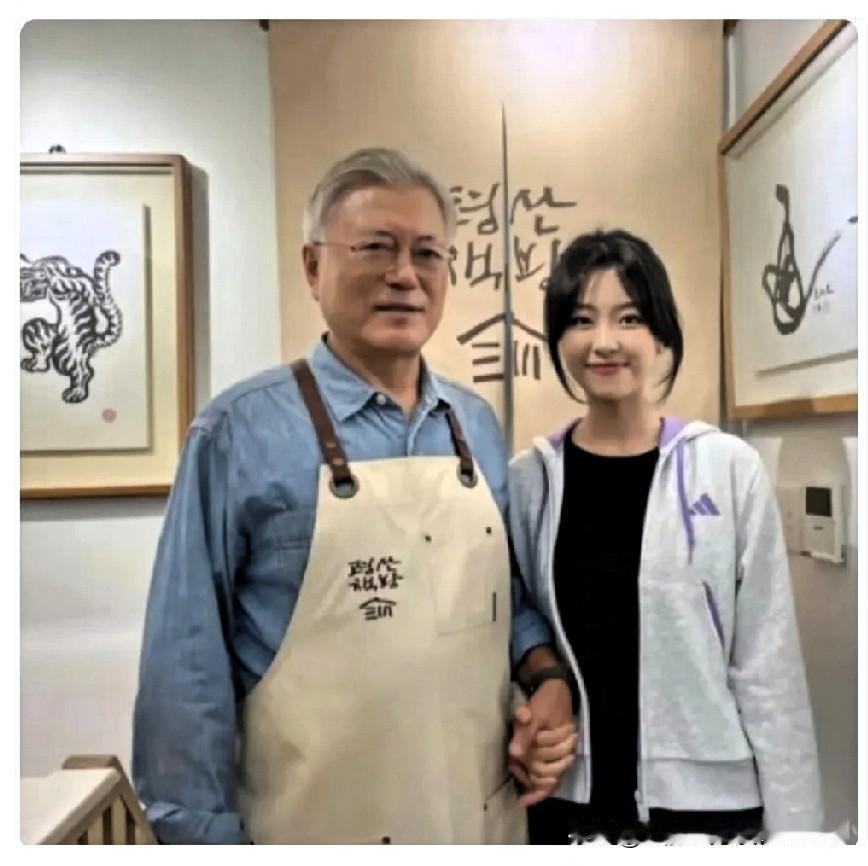 赴韩领毕业证的文文与男友都是大邱加图立大学毕业的，都是研究生，两人都敲定了国内教