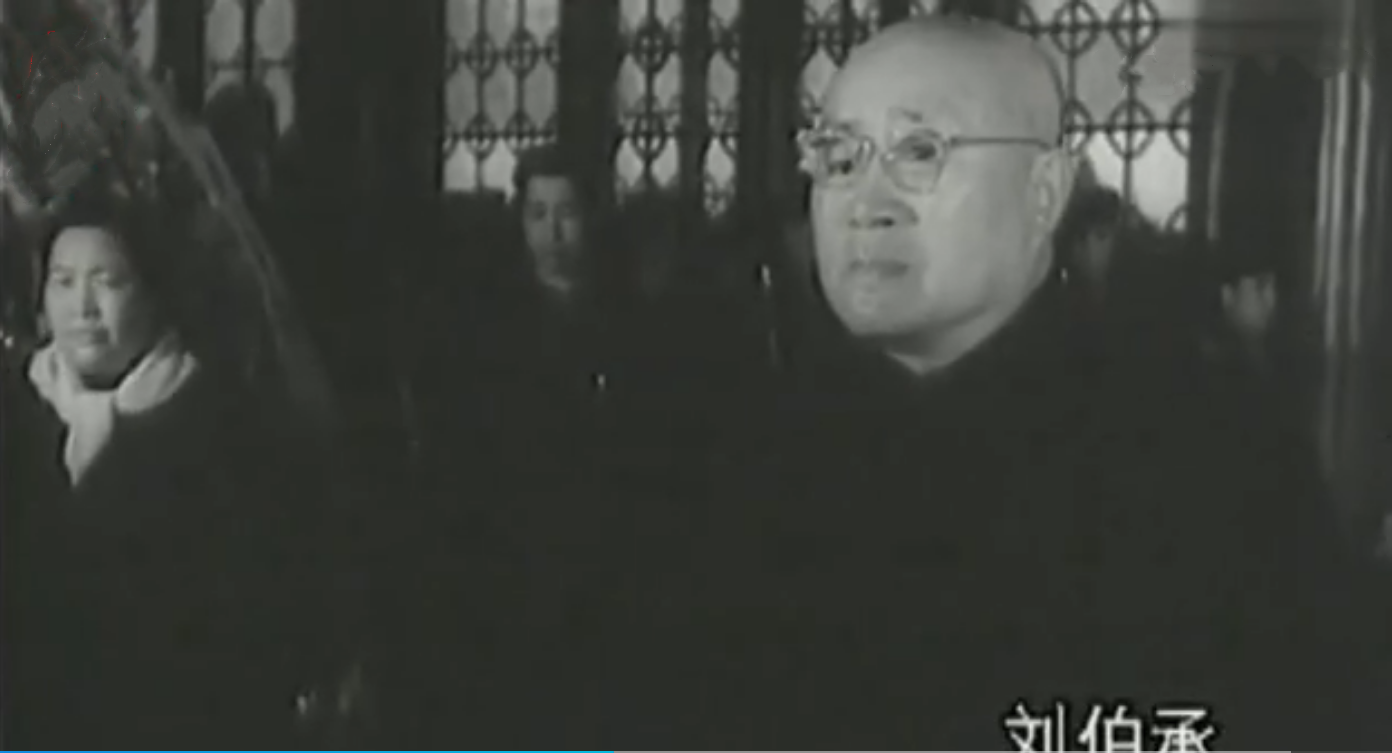 1961年，陈赓大将因为心肌梗塞而不幸病逝，他的追悼会上，很多老首长老战友前来作