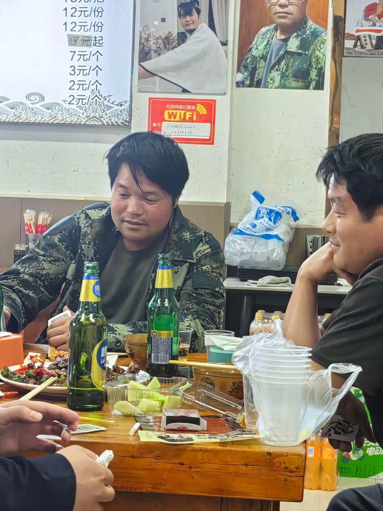 这来那来甩开😂我已经混到了刷脸吃饭😂谁能告诉我这张脸怎么发财🤑