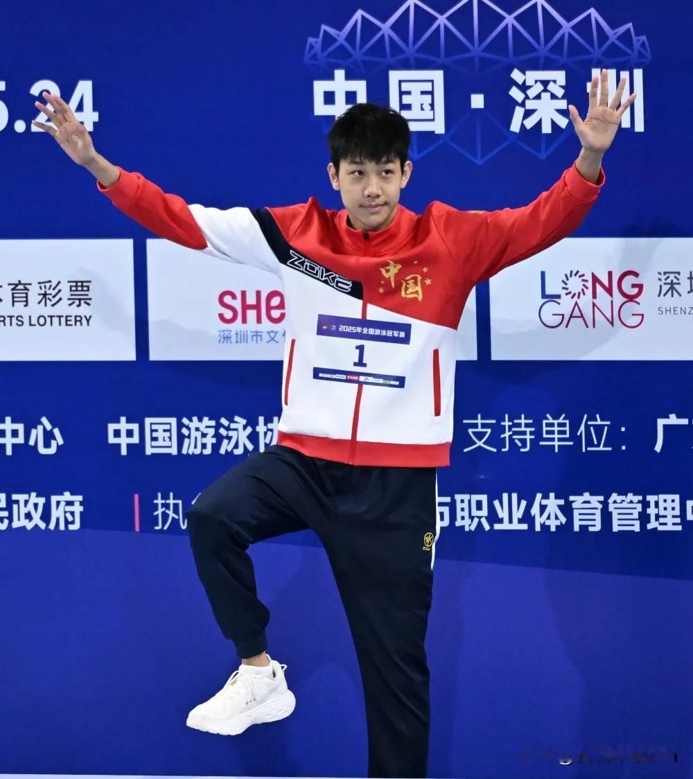 18岁黑马张展硕碾压夺冠！孙杨潘展乐都拦不住，山东小将刷新世界青年纪录