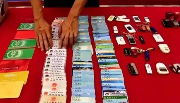 什么叫洗钱？给你讲个最直白的例子。你明天买彩票中了500万，国家规定扣20%个税