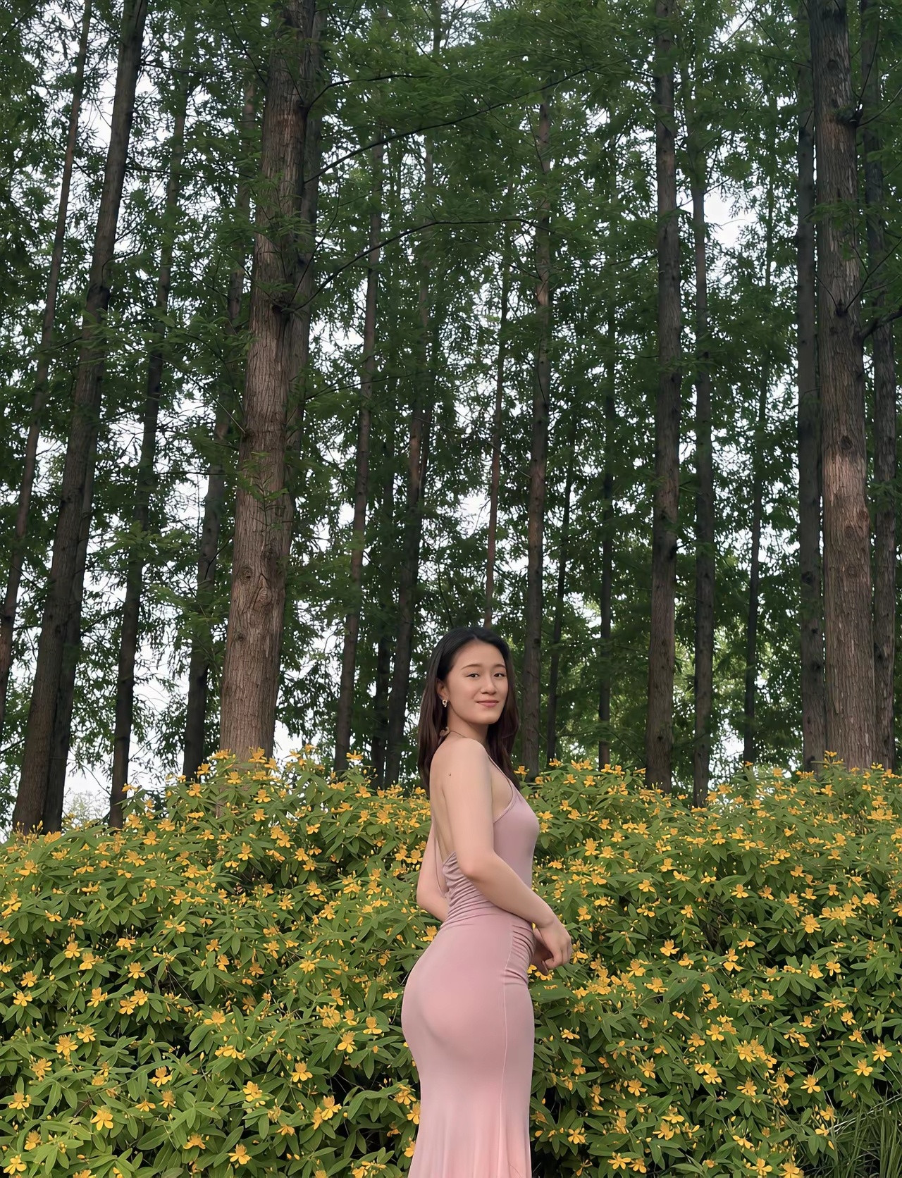 如果一个女的约你大中午去爬山，这说明什么？