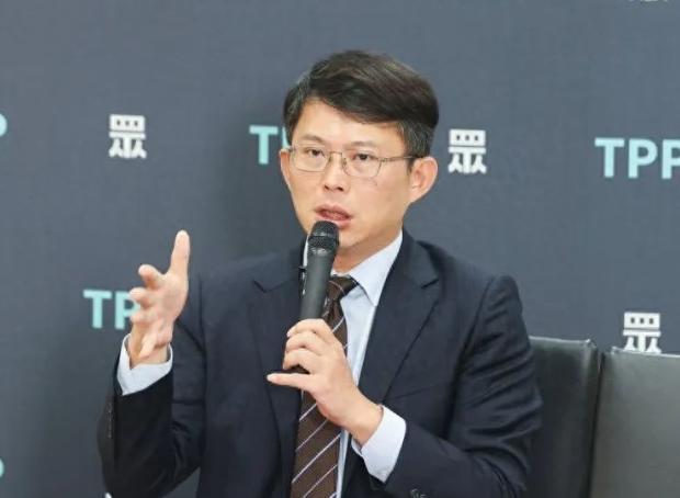 黄国昌简直是双面人！这回黄国昌把话说得挺漂亮开口闭口都是两岸和平说要沟