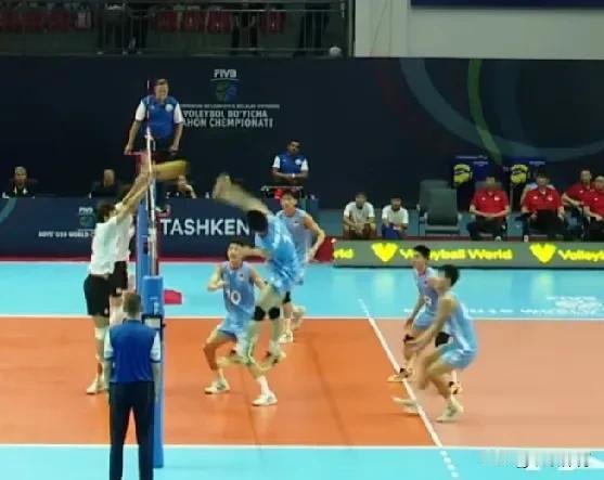 【中国U19男排3-0轻松战胜加拿大队】U19男排世锦赛最后一轮小组赛，中国队