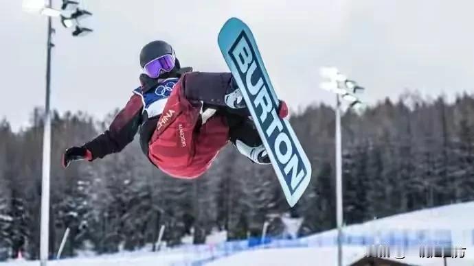 刚刚结束的米兰冬奥会女子单板滑雪U型场地决赛，两位中国选手蔡雪桐和武绍桐最终获得