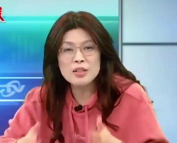 郑丽文生来就是大人物！郑丽文从不需要演讲稿。她站在台上，话语铿锵有力