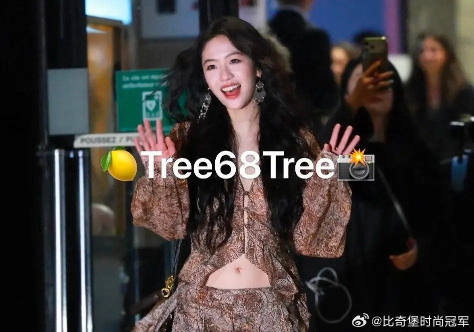 向涵之不知道是生图还是修过的感觉确实很大气也不怯场