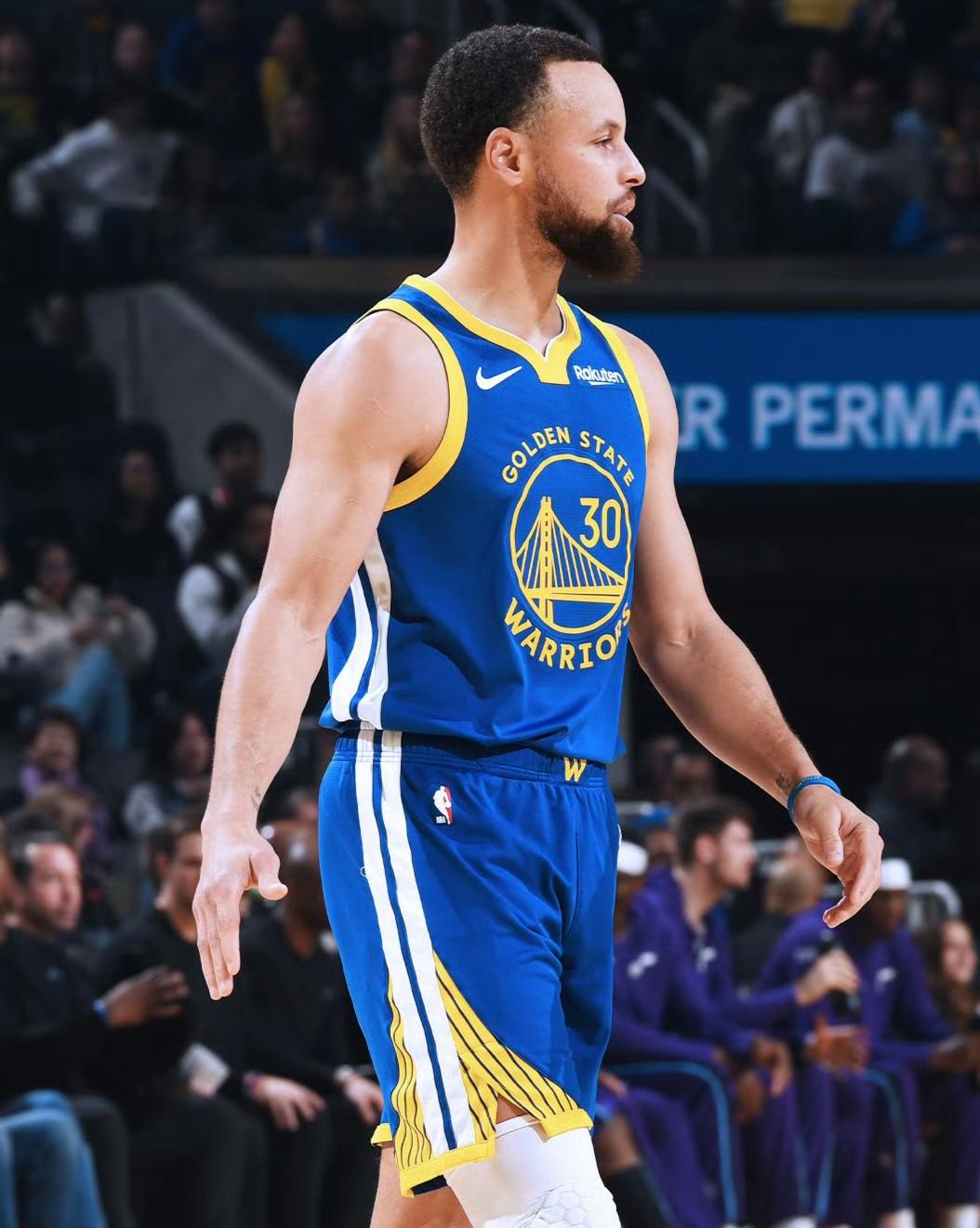 格林以身入局再次激活了库里！勇士逆转爵士，一切还要从格林自爆开始，抱怨裁判连吃