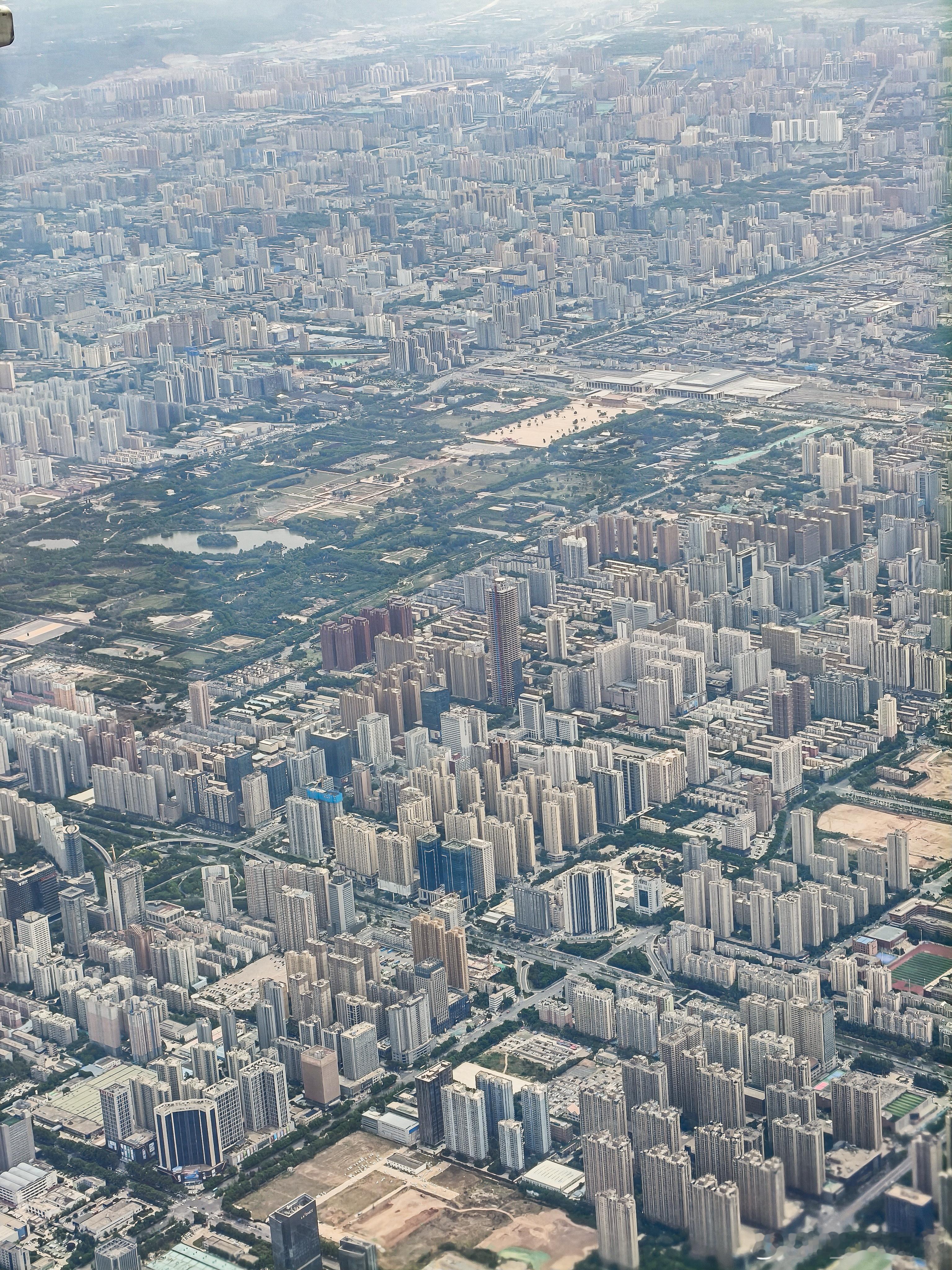 这张图可以很清楚的看到“西安站”和“大明宫国家遗址公园”的丹凤门，以及还在建设中