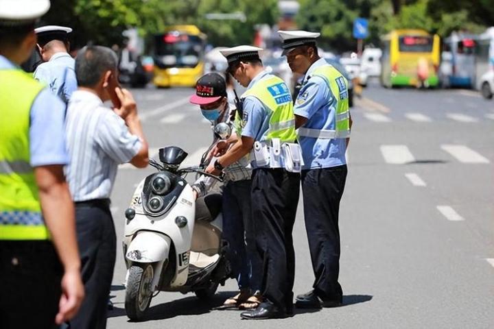 6万多人讨论，35亿阅读，电动车新规到底影响了什么人？电动车是咱们老百姓日