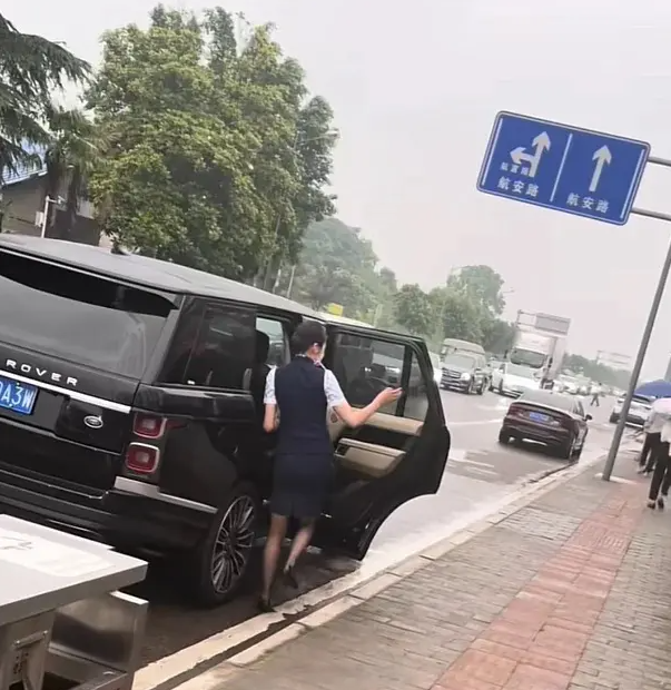 正主走了，她要准备上位