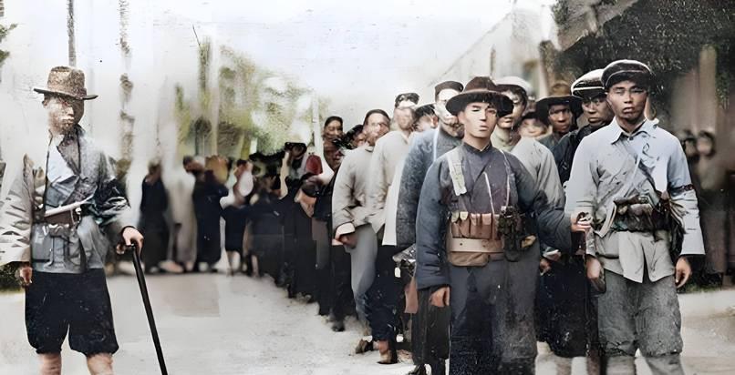 1947年，地下党被处决前婉拒房东送的断头饭：“我吃不下”，房东弯腰轻声说：“这