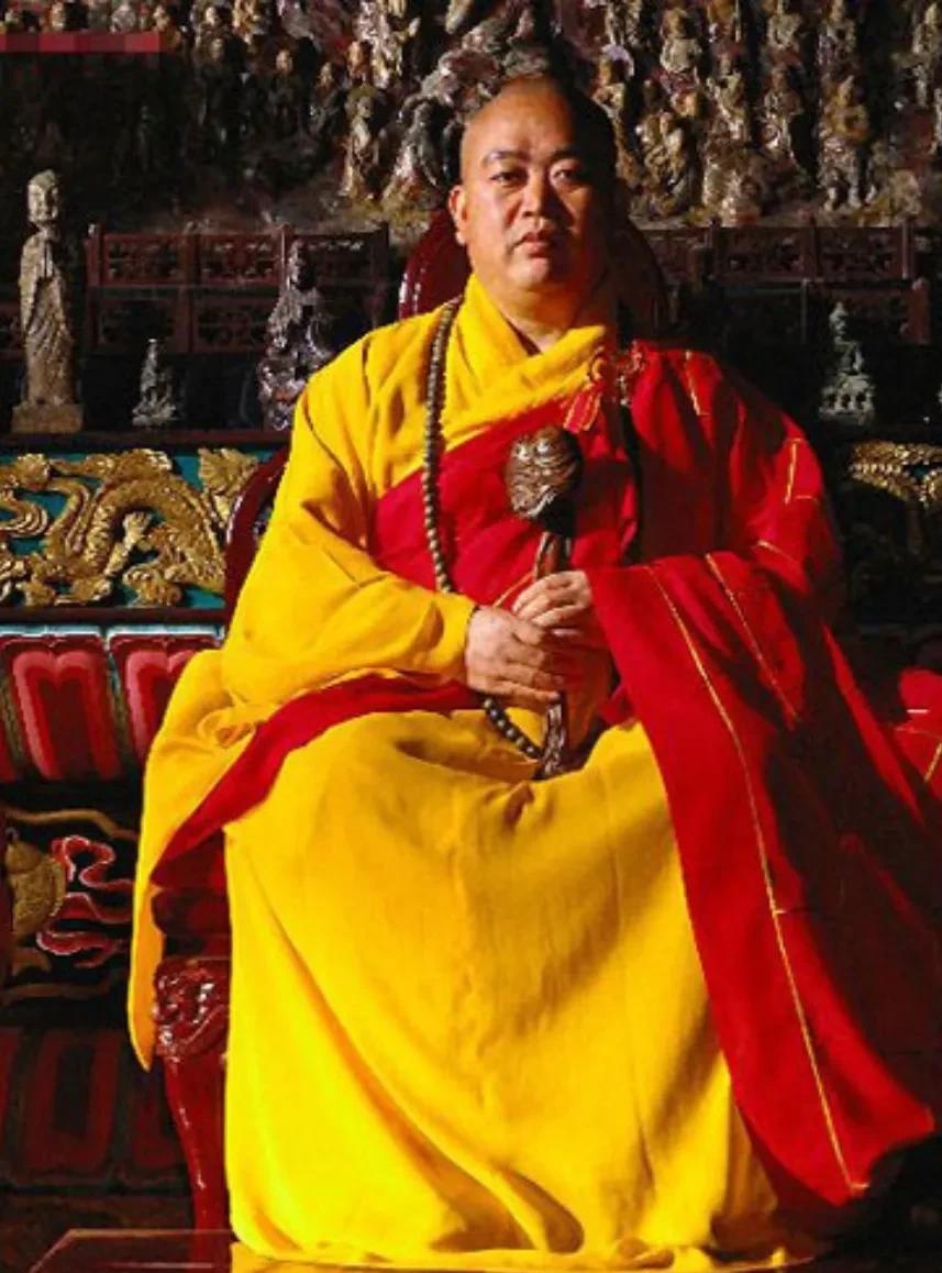 释永信太难了！第一：好几个女人要赡养，孩子也要教育费，想方设法拿钱供养她们，一