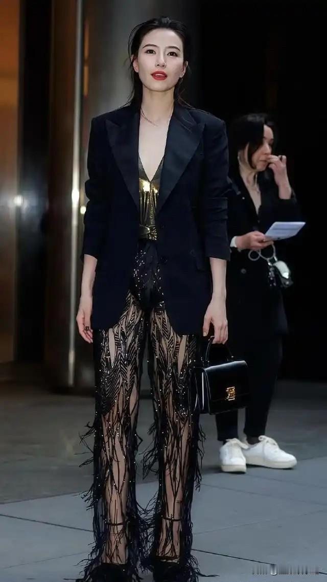 高圆圆这次的造型可真大胆