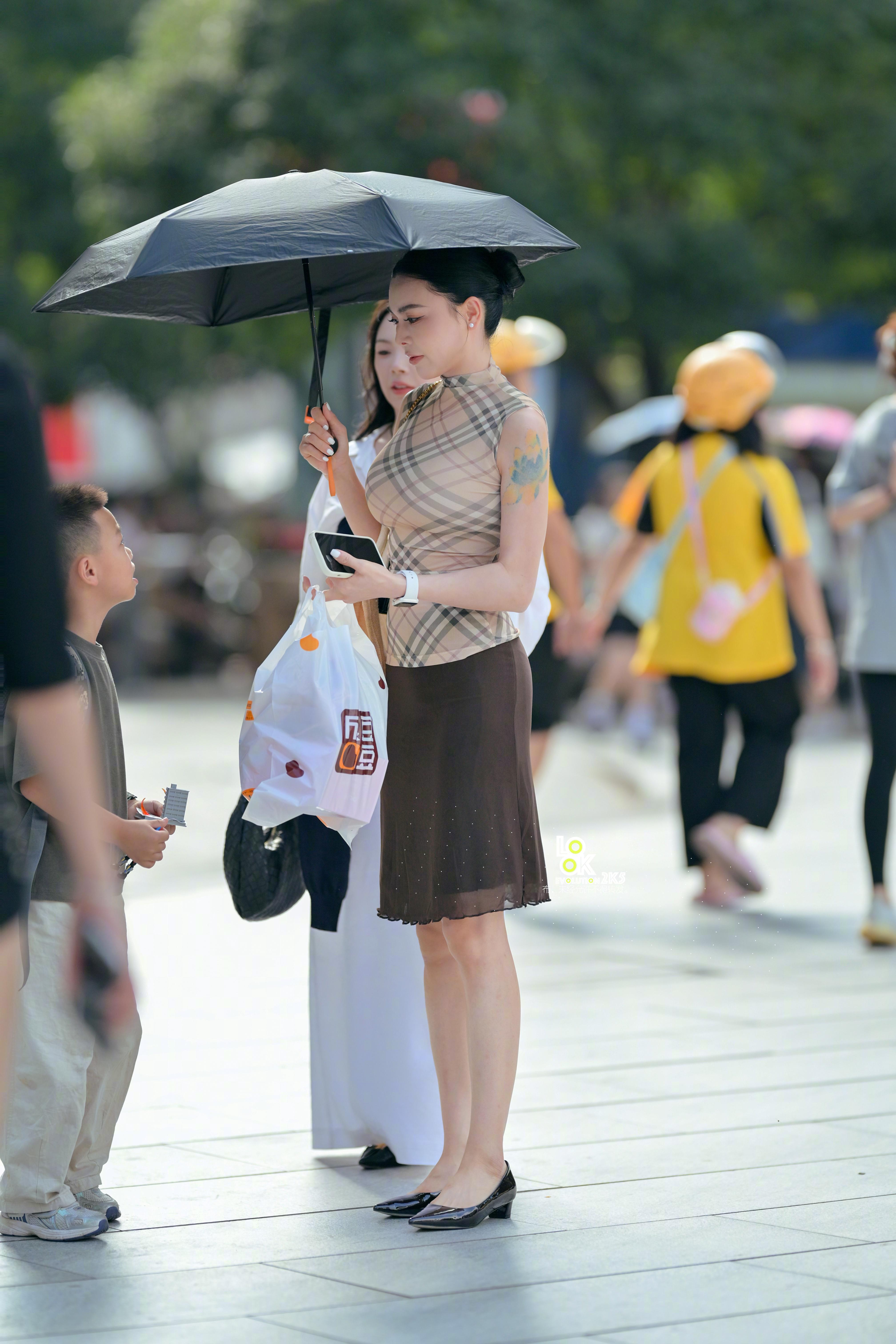 很有个性的妈妈哈！刺青可以补色了​​​