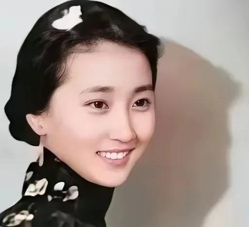 钱学森36岁仍未婚，妹妹钱学英给他介绍对象，他却说：要不你嫁给我吧！1947年
