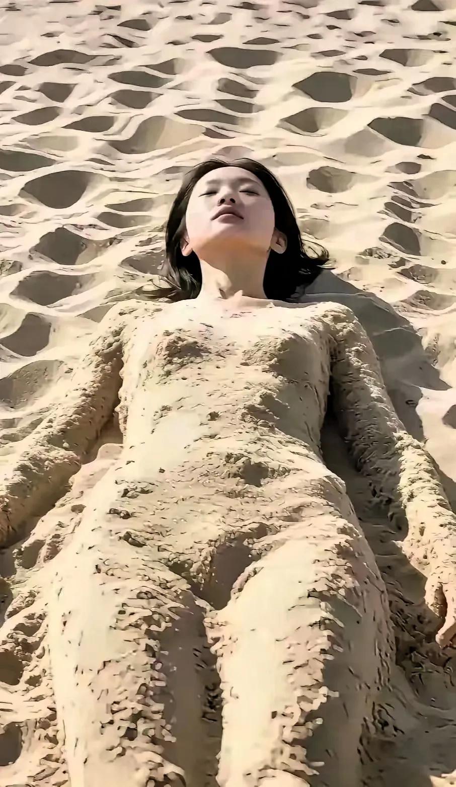 我真的要忍不住喊出来——女生的身体根本就是老天爷亲手雕的天然艺术品啊！好看就是好
