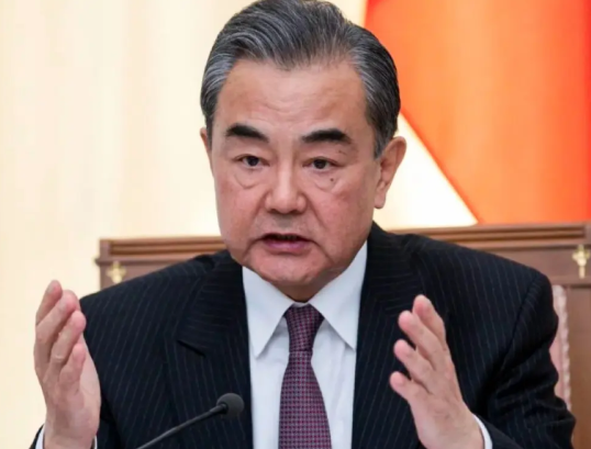 王毅外长：不允许俄罗斯倒下！王毅外长表示俄罗斯肯定不会倒下，欧盟、北约和美国