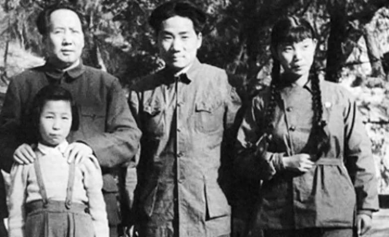 中央机关缝纫班长坚称未曾为毛主席缝制服装，这其中究竟隐藏着什么样的原因？193
