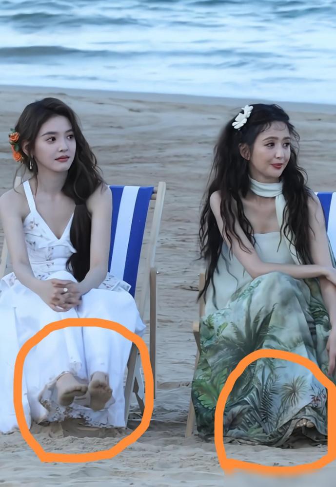 内娱女星脱鞋露脚丫？你没看错，这不是接地气，是资本滤镜当场崩盘。你真以为那张