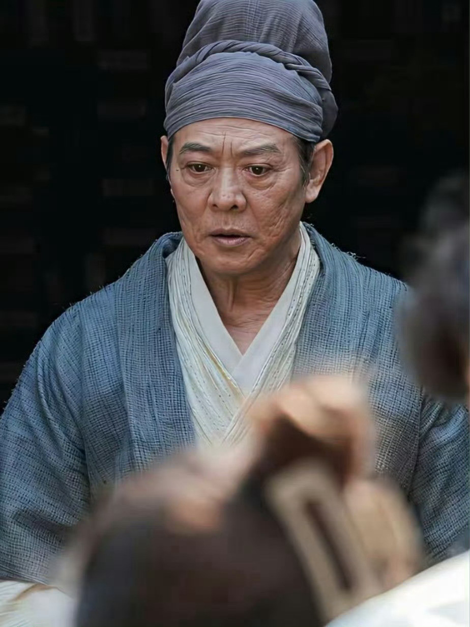 李连杰短剧国际巨星去演短剧，还是配角这内娱是真的完了，现在电视剧拍的像是给各位