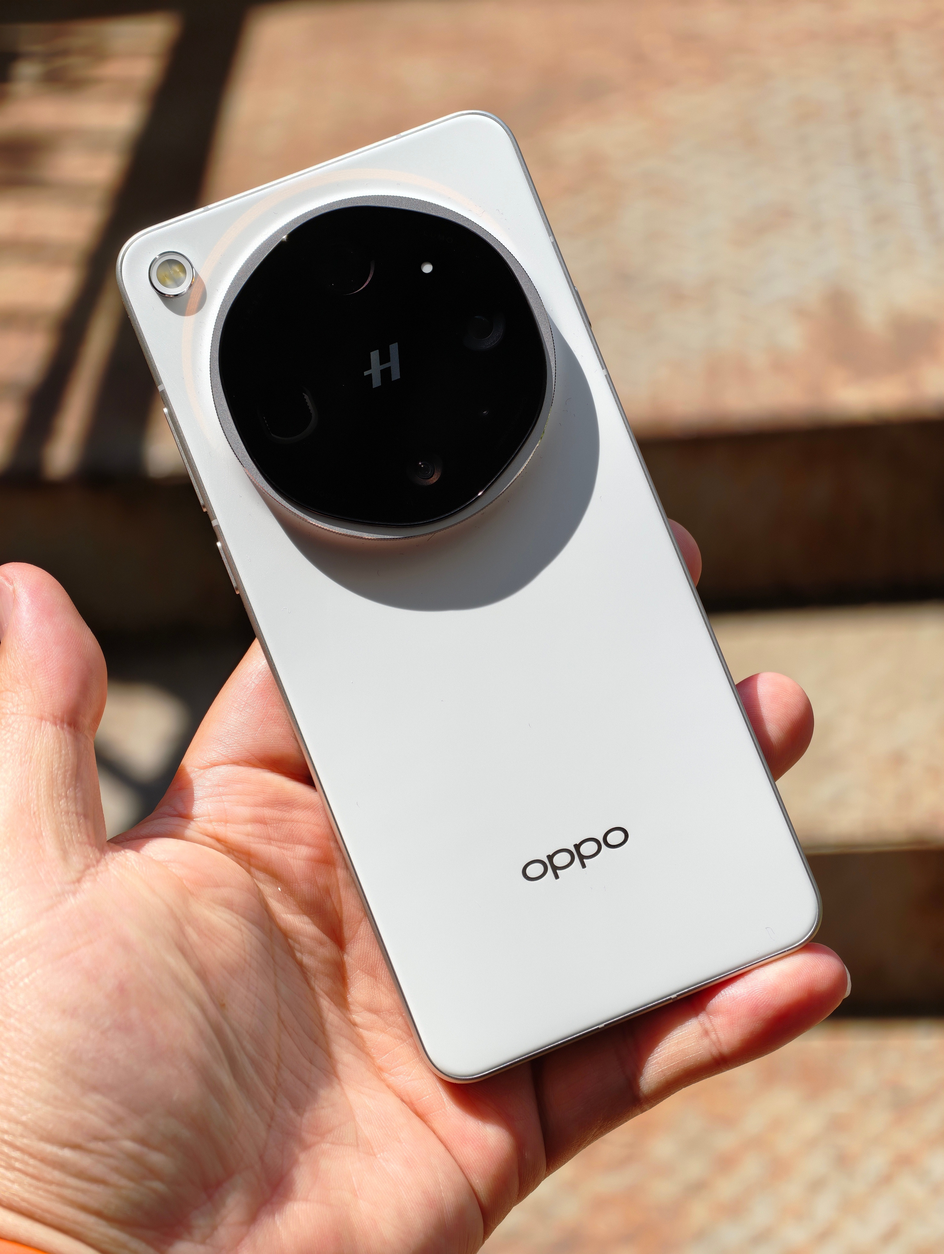 黑厂设计，还是有两把刷子的OPPOFindX9Ultra符合你们的审美吗？