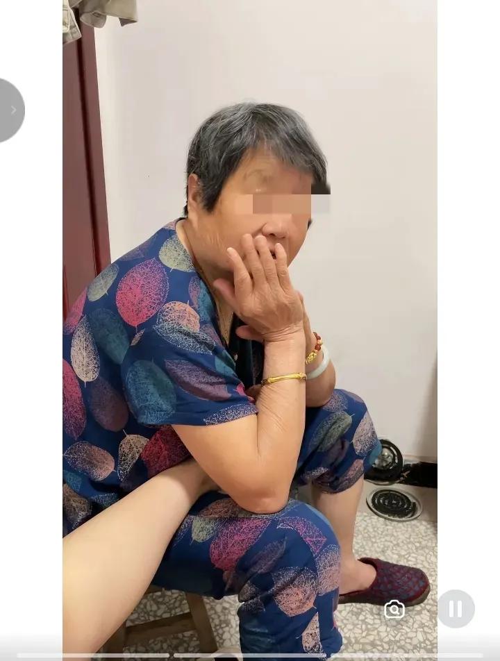 岳母当年让二女婿滚，二女婿没多言发动车就走，十二年没回门。二女儿追上去，二女婿降