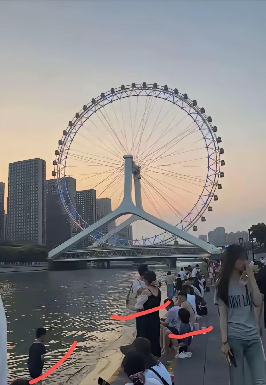天津人太冷漠了！天津之眼陕西游客溺水事件发生之后，有不少人质疑现场为什么没人救，