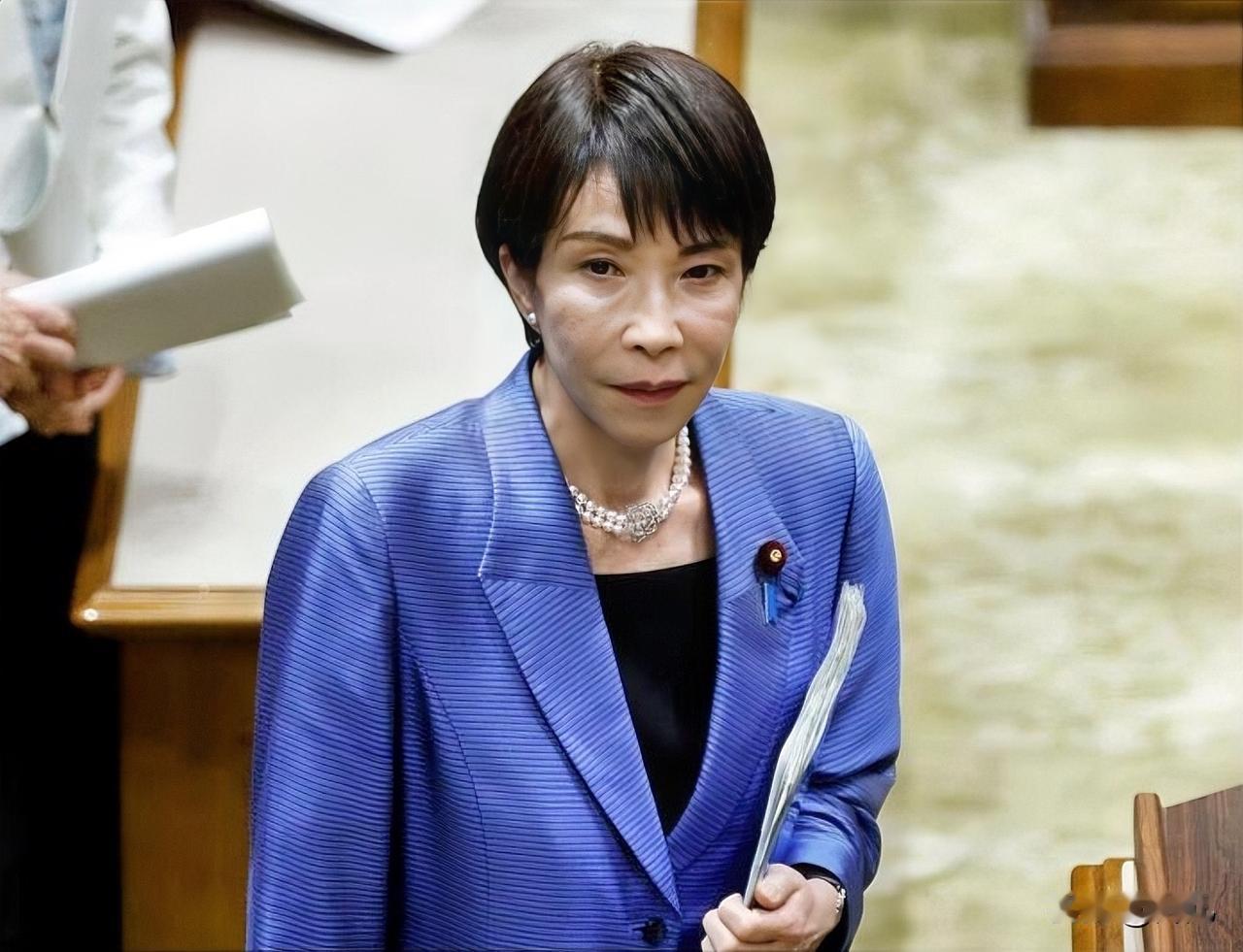 一天之内高市早苗迎来双重压力！12月22日，日本广岛议会召开全体会议，一致表决通