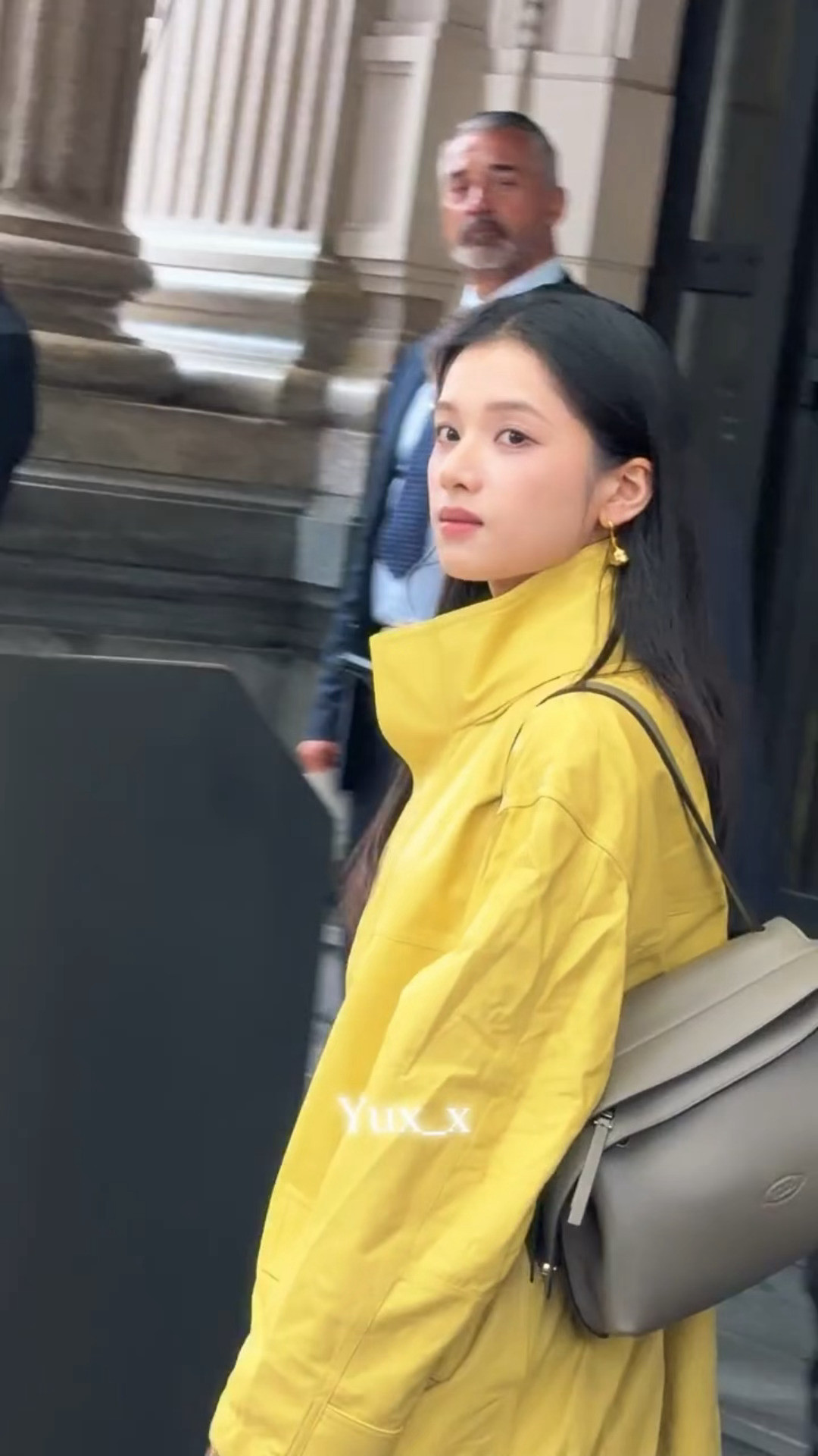 婧仪你是一个奶黄包我一口吃掉张婧仪好像一个奶黄包​​​