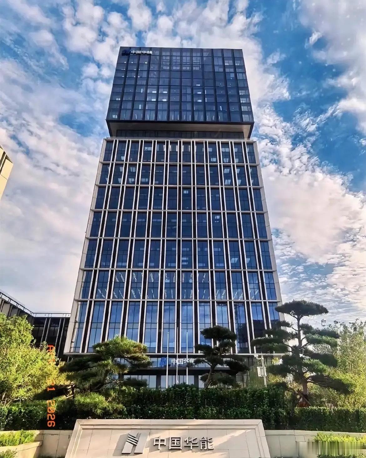 A股最赚钱的十大电力龙头股（京外）。1、华能国际，总部位于河北省雄安新区。2、中