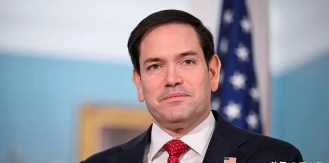 疯了，万斯很失望，特朗普想2028年第4次竞选总统。据称这次民调支持仅为37%，