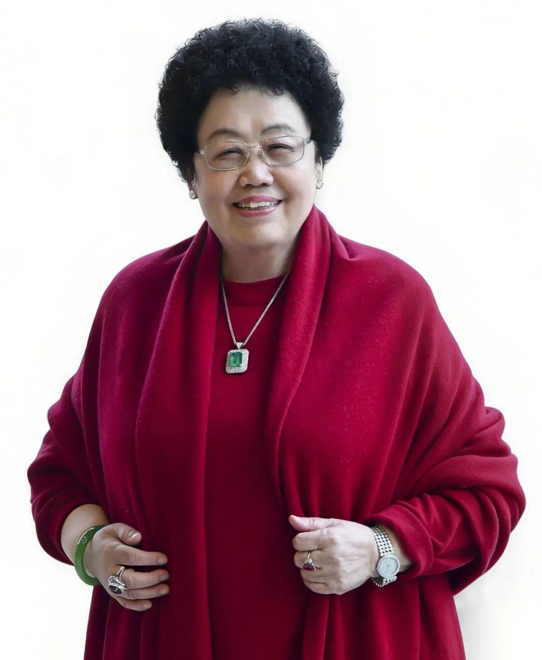 陈丽华的白手起家:此“白手”、非“彼白手”！陈丽华，1941年4月出生，满族，