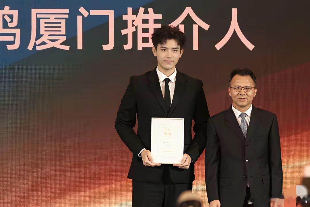 陈凯歌导演今天晚上要睡不着了；​不是因为《志愿军3》马上要上映了；​而是因为小儿