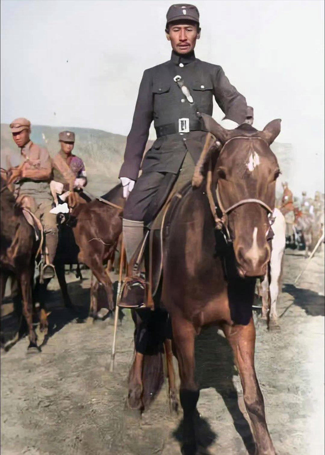 他是著名爱国将领，抗日英雄马占山，曾任黑龙江省政府代理主席、东北挺进军司令等职，