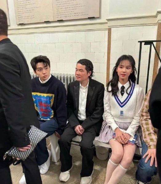 忽然发现，陈都灵离开美颜滤镜，在人群中是认不出的​​​