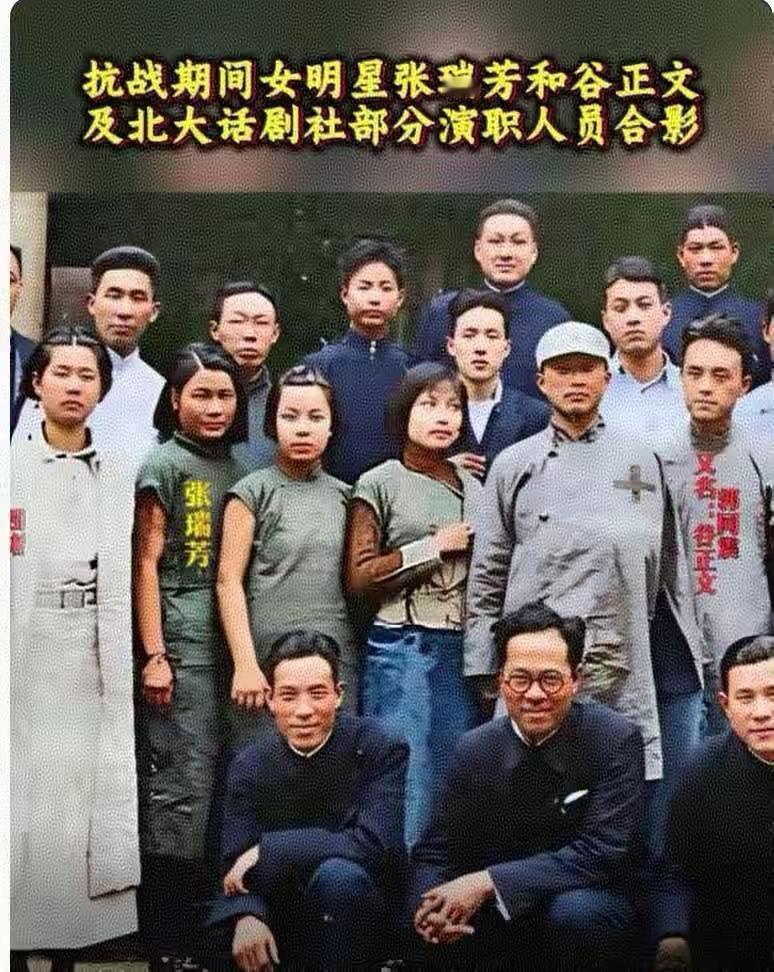 王铎：一张有张瑞芳，也有谷正文的照片但我还是喜欢看张瑞芳，她的朴实无华，给人留