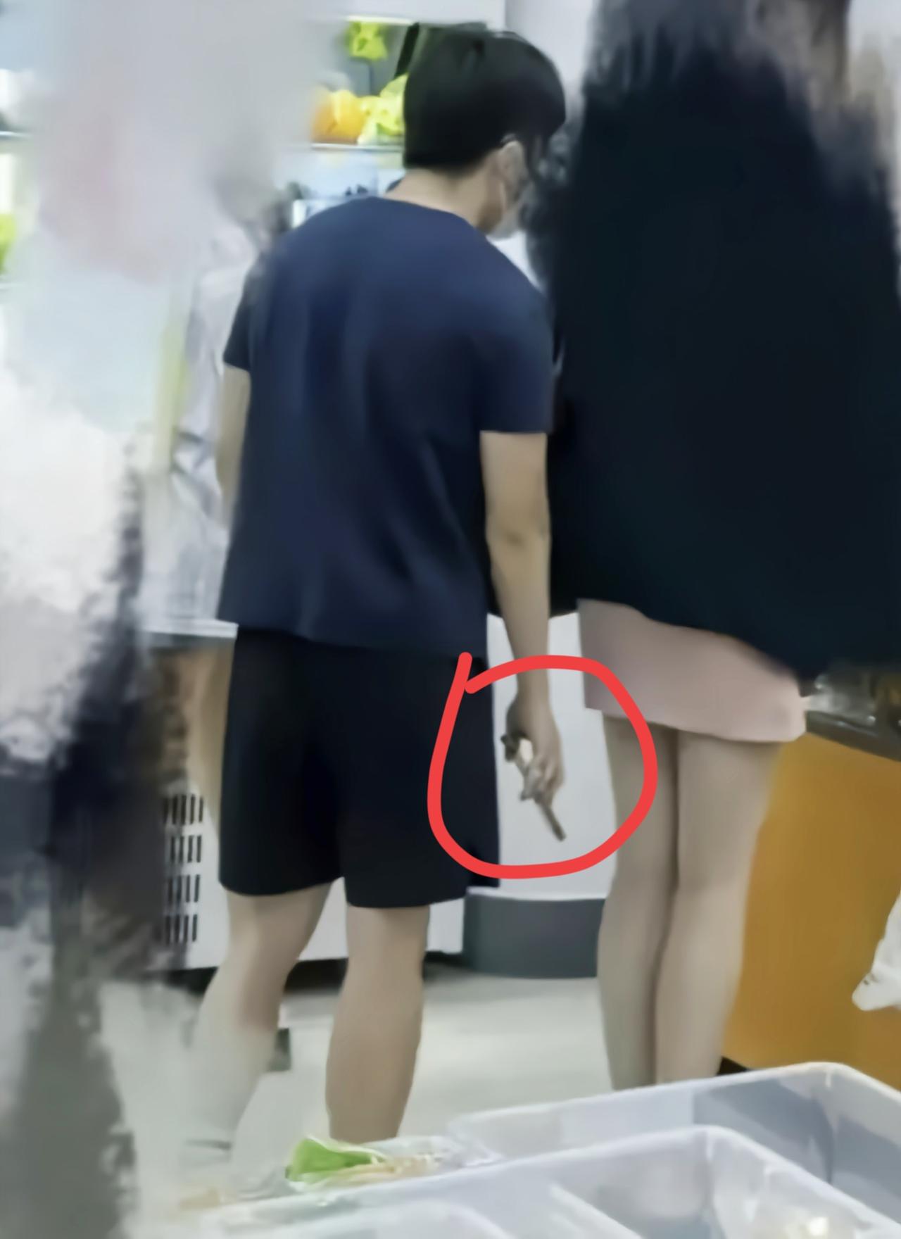 南京审计大学，偷拍女生裙底的研究生顾某，这下前程尽毁了！26岁，2026届硕士研